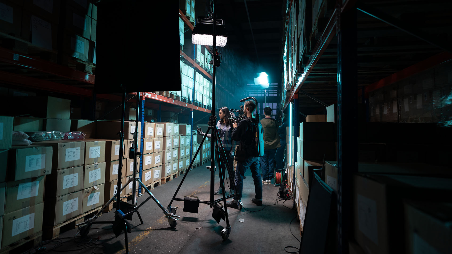 Behind-the-Scenes Foto von der Werbespot Videoproduktion für Scandit in einer Lagerhalle.